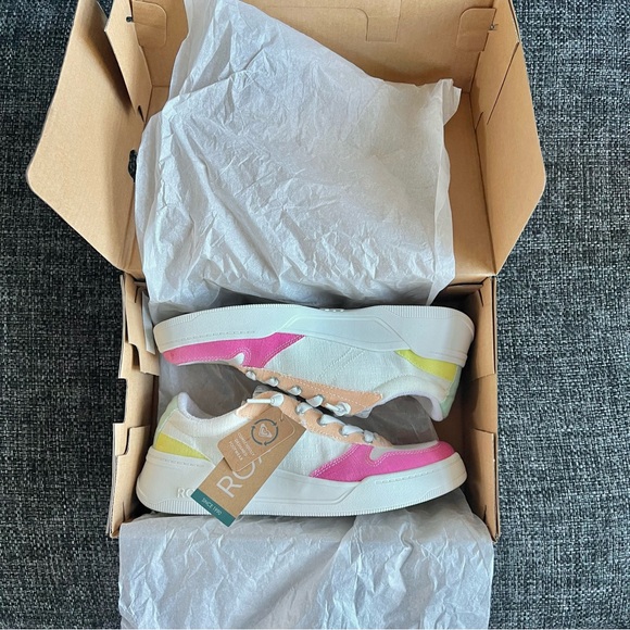 NIB Roxy Woman’s Harper Lace Up Shoes Size 8.5 - Picture 1 of 9
